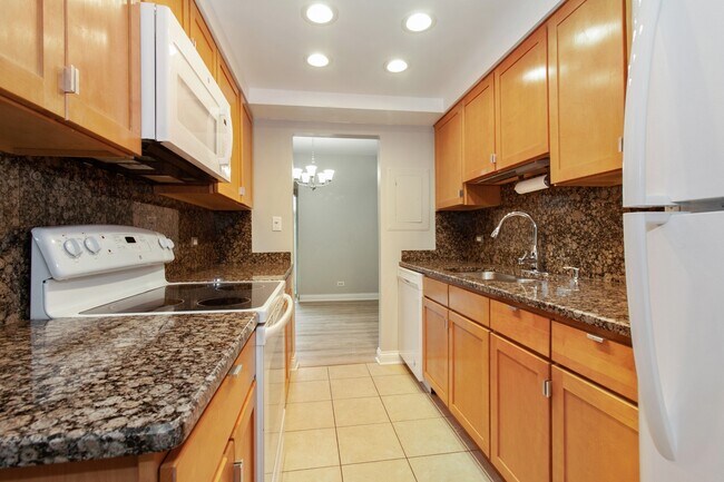 Building Photo - 6340 Americana Dr