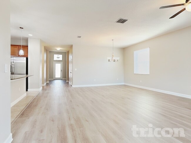 Building Photo - 13811 Newport Shores Dr