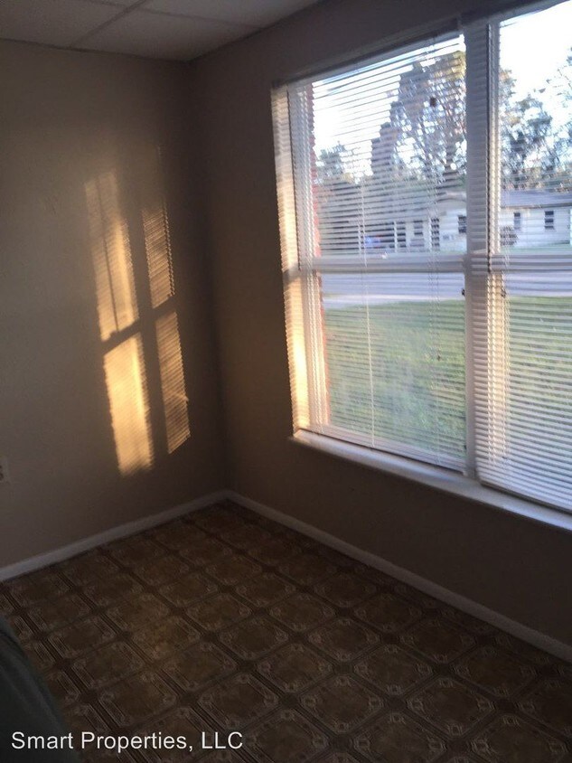 Building Photo - 509 Tanglewood Dr