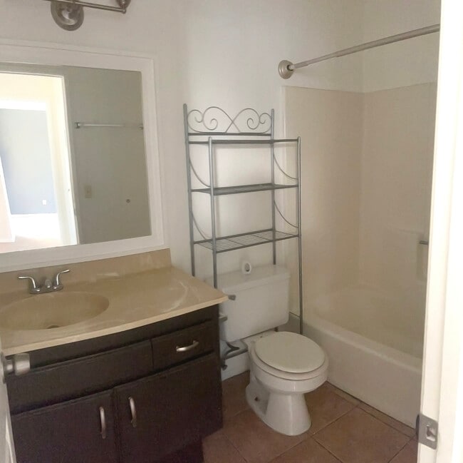 Building Photo - 240 E Graham Ave