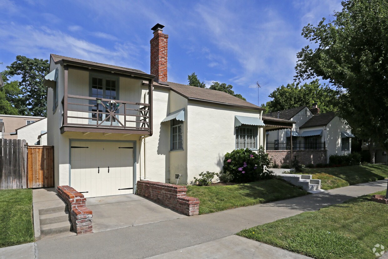 Building Photo - Capitol Cottages