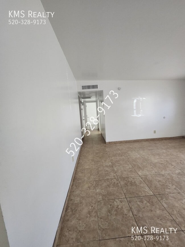 Foto del edificio - 6711 E Hawk Dr