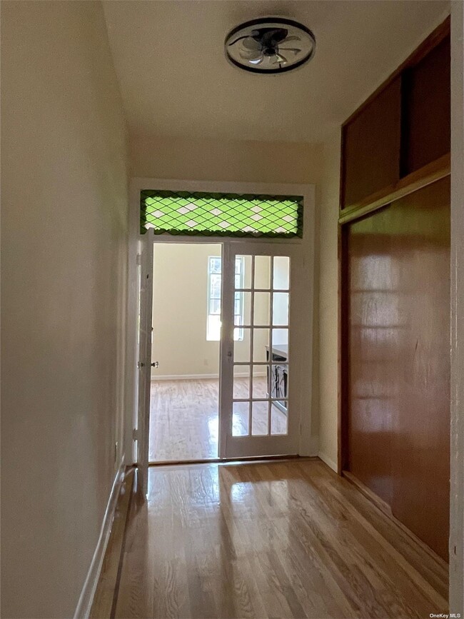 Foto del edificio - 139 Montrose Ave