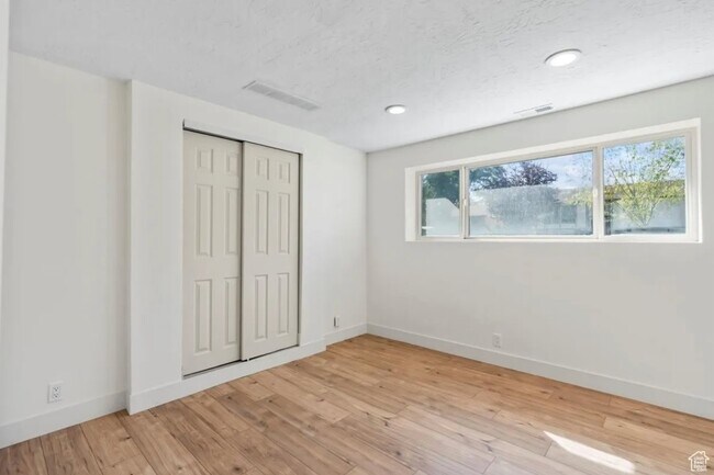 Foto del edificio - 5649 Bree St