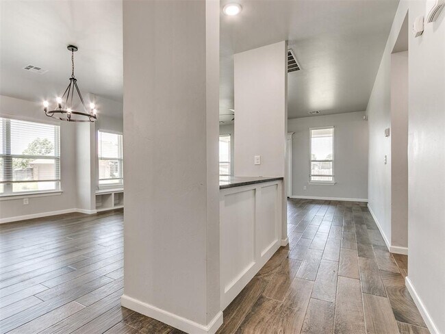 Foto del edificio - 2503 Charlton Dr