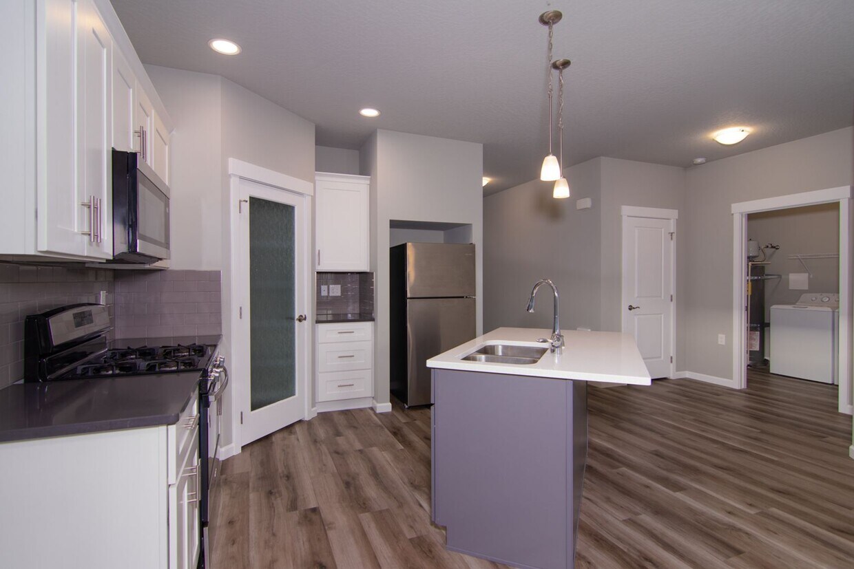 Primary Photo - 2 Bed 2 Bath Single level home in Gated pr...