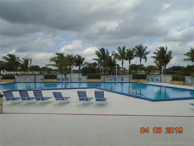 Building Photo - 14221 N Kendall Dr