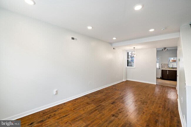 Building Photo - 2026 S Chadwick St