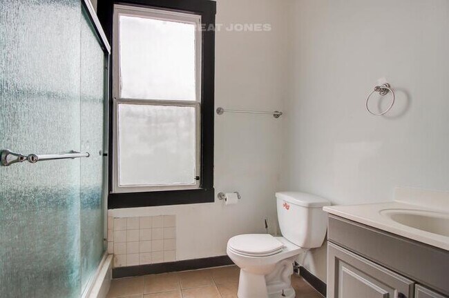 Building Photo - 1916 E Columbus Dr