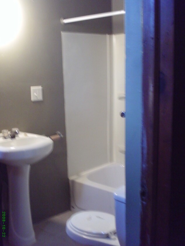 baño, apto 2 - 1253-1255 Western Ave