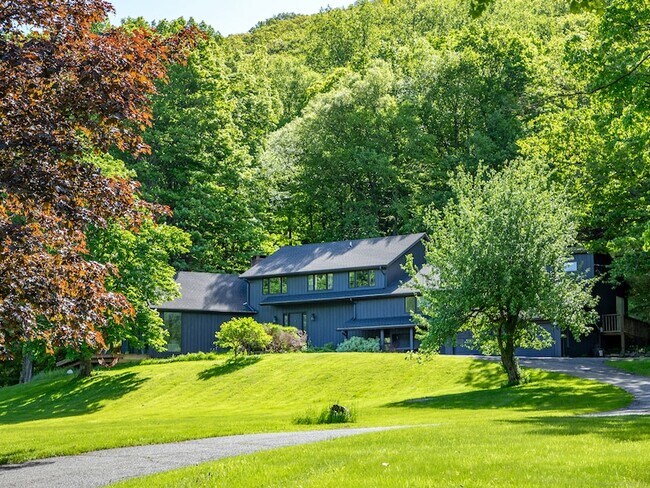 Foto del edificio - 110 Geer Mountain Rd