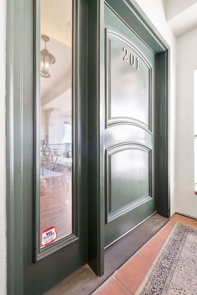 Puerta principal - 108 S El Molino Ave