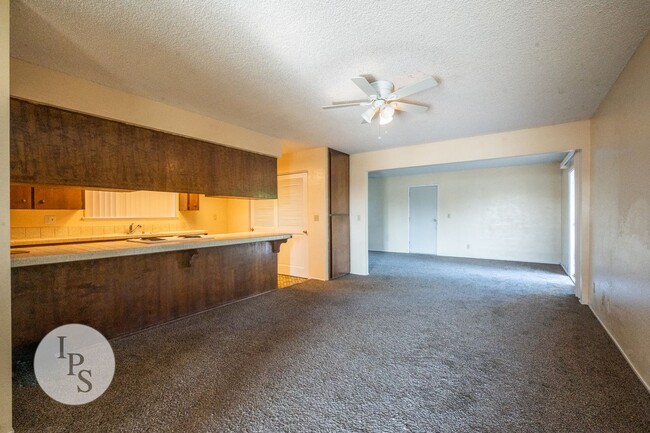 Building Photo - Kerman Westside Large 3 Bedroom Home, 1628...