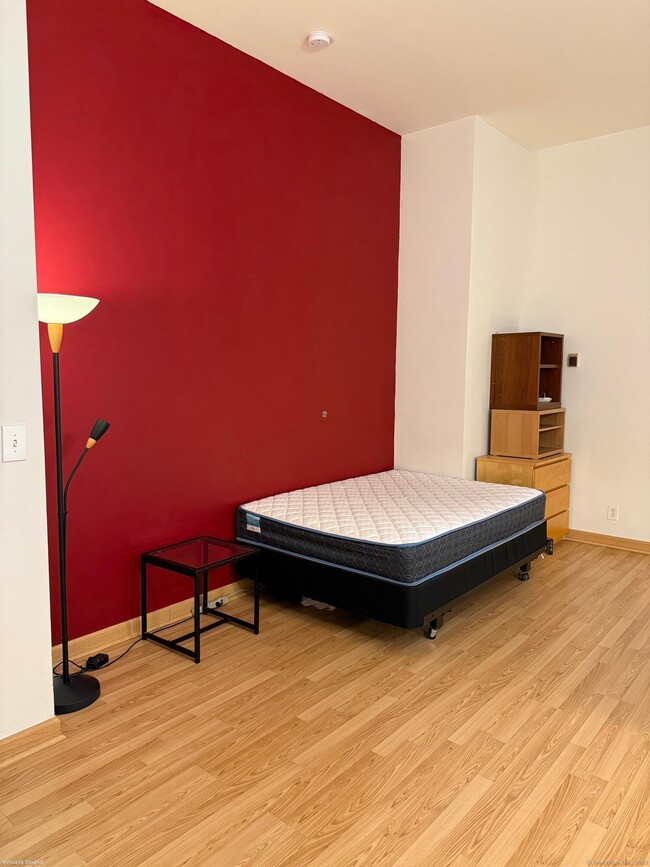 Building Photo - 124 Court St