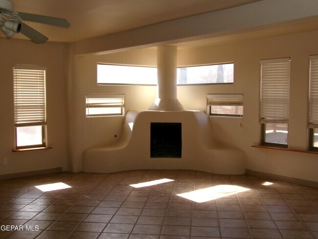 Foto del edificio - 3933 Emory Rd