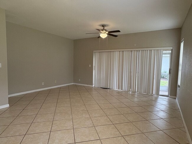 Building Photo - 2/2.5 Townhome in Fort Myers for Rent