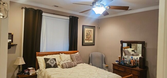 Foto del edificio - 3323 S Prairie Ave
