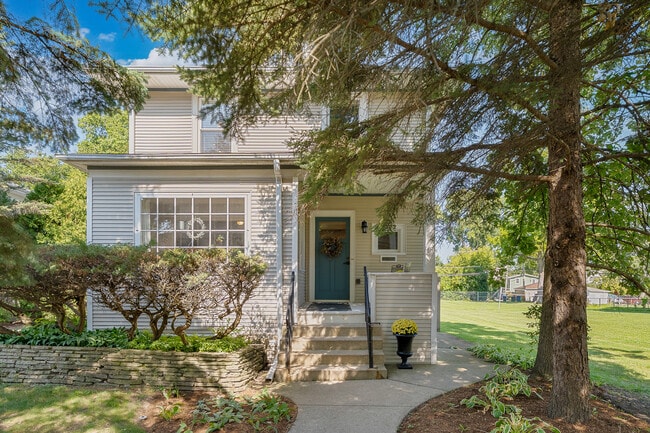 Building Photo - 1322 Wilmette Ave
