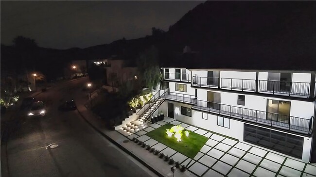 Building Photo - 3381 Oakmont View Dr