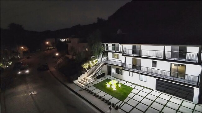 Foto del edificio - 3381 Oakmont View Dr