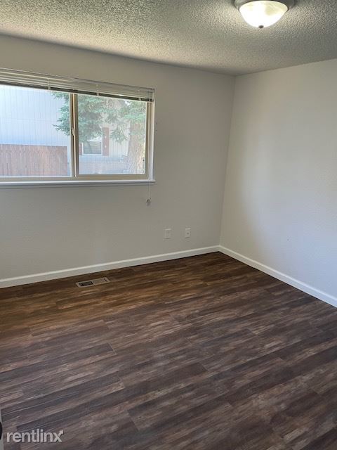 Building Photo - 2 br, 1 bath Duplex - 411 Lola Avenue A