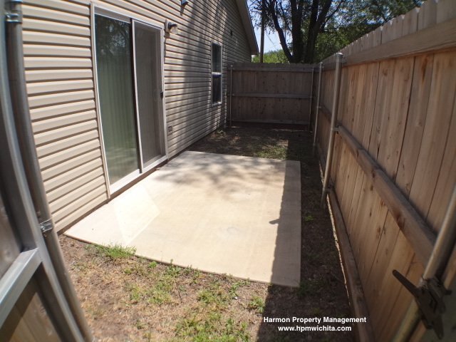 Building Photo - 3 Bed 2 Bath Duplex Unit Near 21st & Amidon