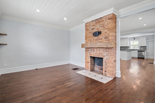 Living g Room - 1382 S 5th St
