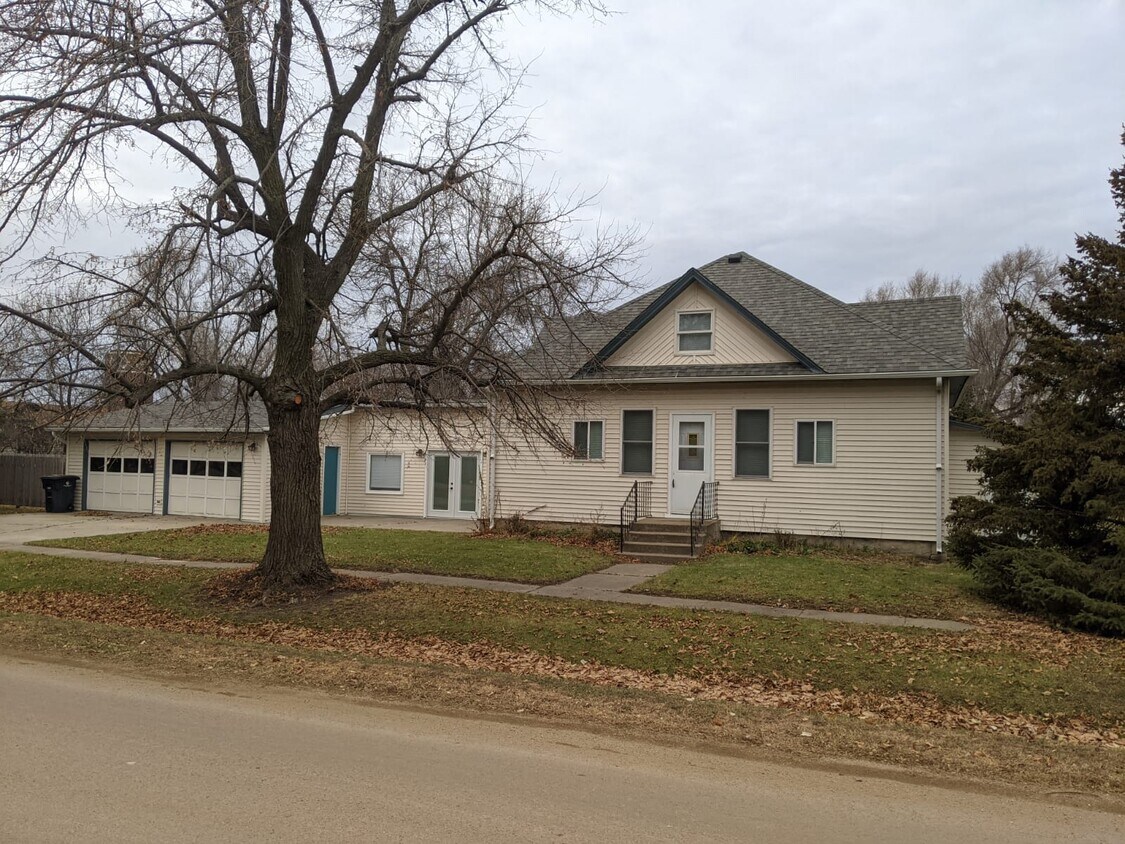 311 S Sioux St, Iroquois, SD 57353 House Rental in Iroquois, SD