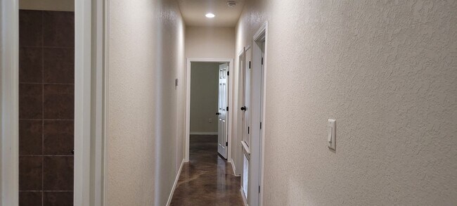 Building Photo - 3/2 in New Braunfels