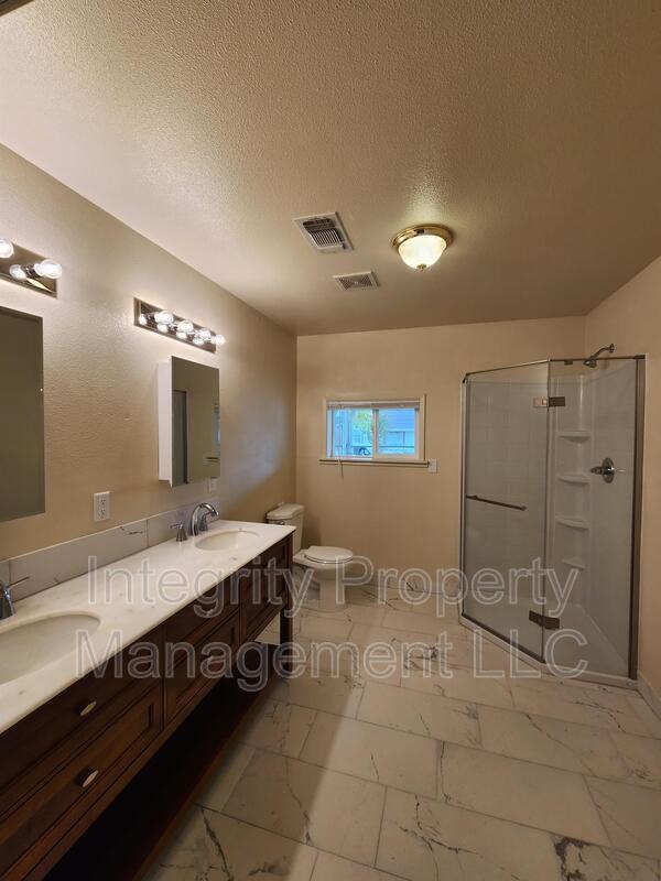 1034 NE Madrone St, Grants Pass, OR 97526 House Rental in Grants Pass