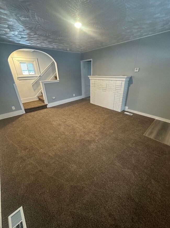 Foto del edificio - 4 Bed / 2 Bath Fully Updated Home on Corner Lot!