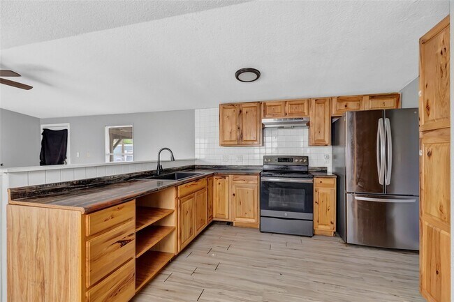 Building Photo - 10821 TX-150