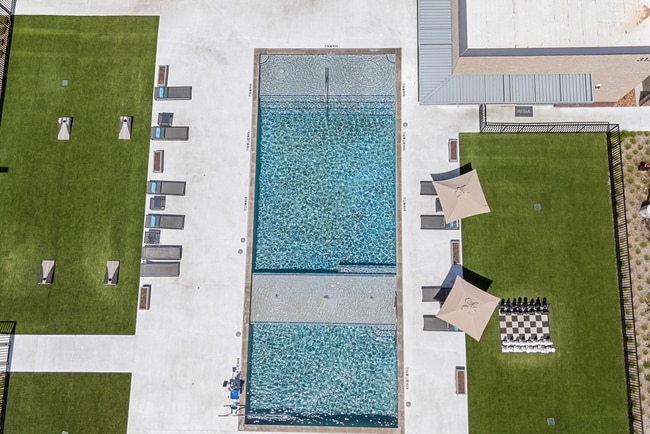 Building Photo - Resia Rayzor Ranch Apartments