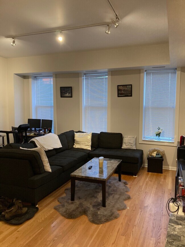 Foto del edificio - 1735 W Crystal St