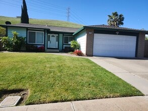 Building Photo - 2237 Daffodil Dr