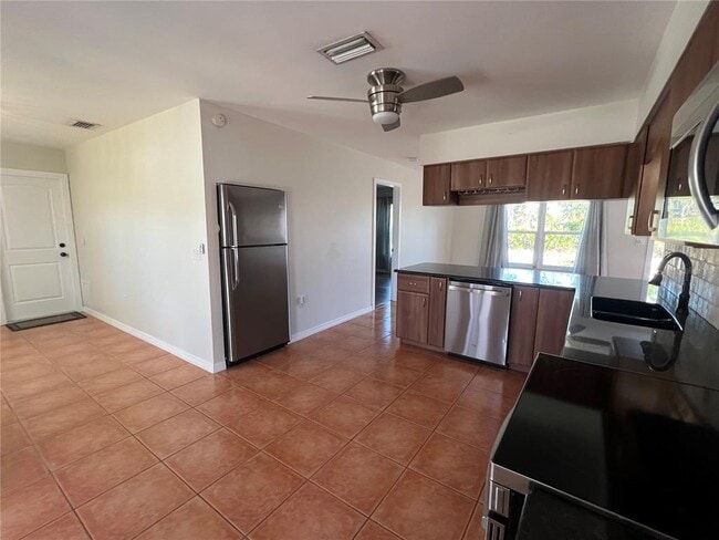 Foto del edificio - 456 Millport St NW