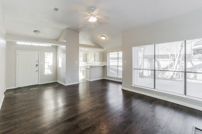 Foto del edificio - 1331 Glencliff Ct