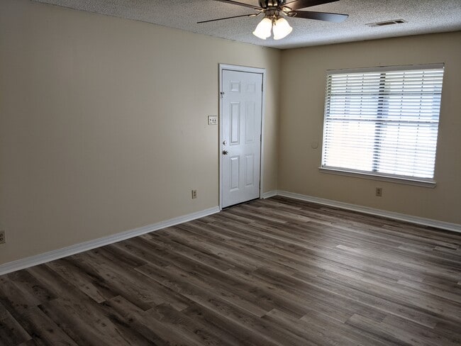 Building Photo - 1406 Hartje Ln