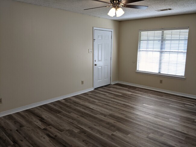 Foto del edificio - 1406 Hartje Ln