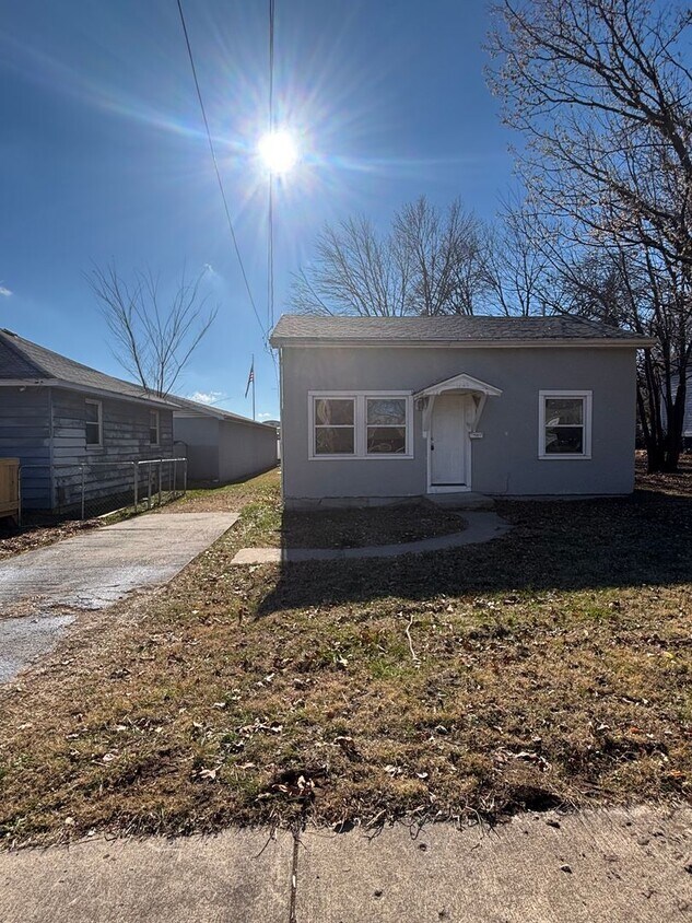 Primary Photo - Rent This 2 Bedroom 1 Bath Home Today!