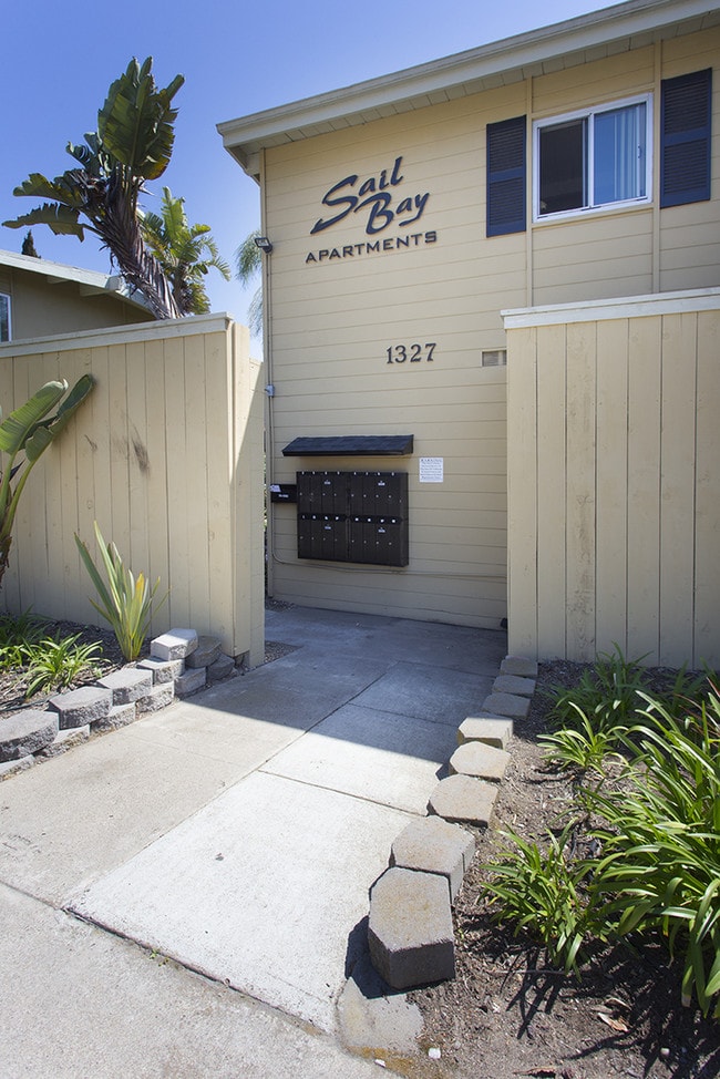 Building Photo - 1327 Pacific Beach Dr