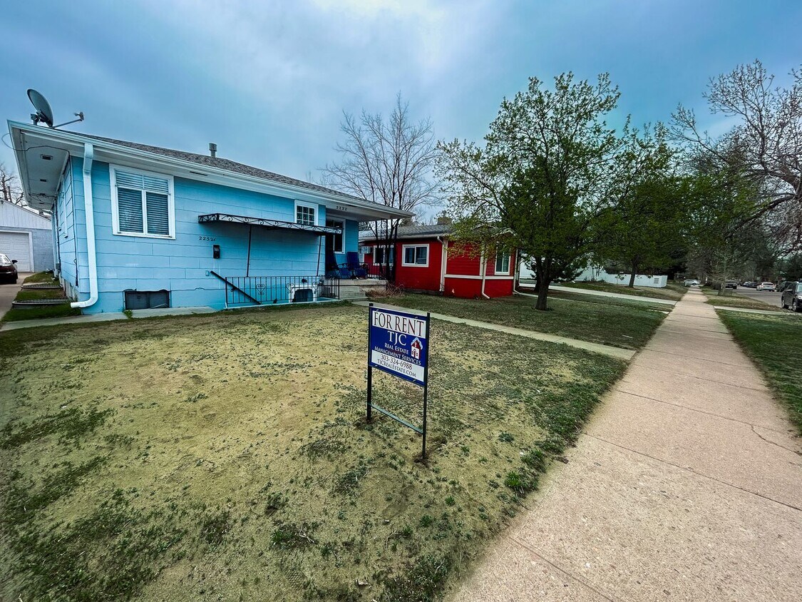 Primary Photo - Updated Garden Level DU Home for Rent! Fiv...