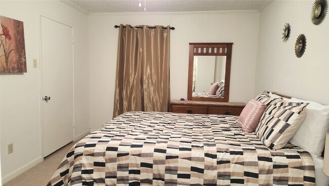 Building Photo - 4727 W Alabama St