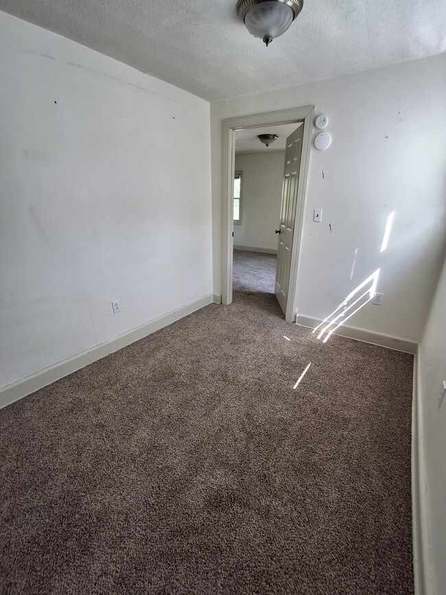 Building Photo - 288 Sherwood St