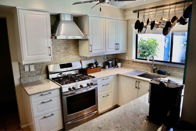 Building Photo - 3900 Glen Oaks Manor Dr