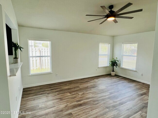Building Photo - 469 Monet Ave