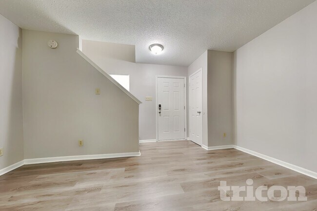Foto del edificio - 14674 Fawn Hollow Ln