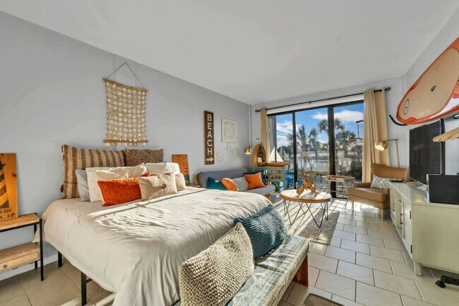 Foto del edificio - 214 Miracle Strip Pkwy SW