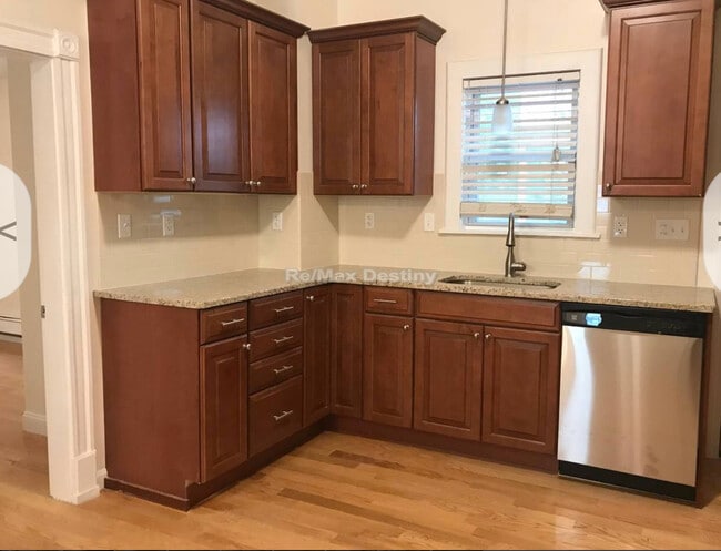 Building Photo - 48 Cameron Ave