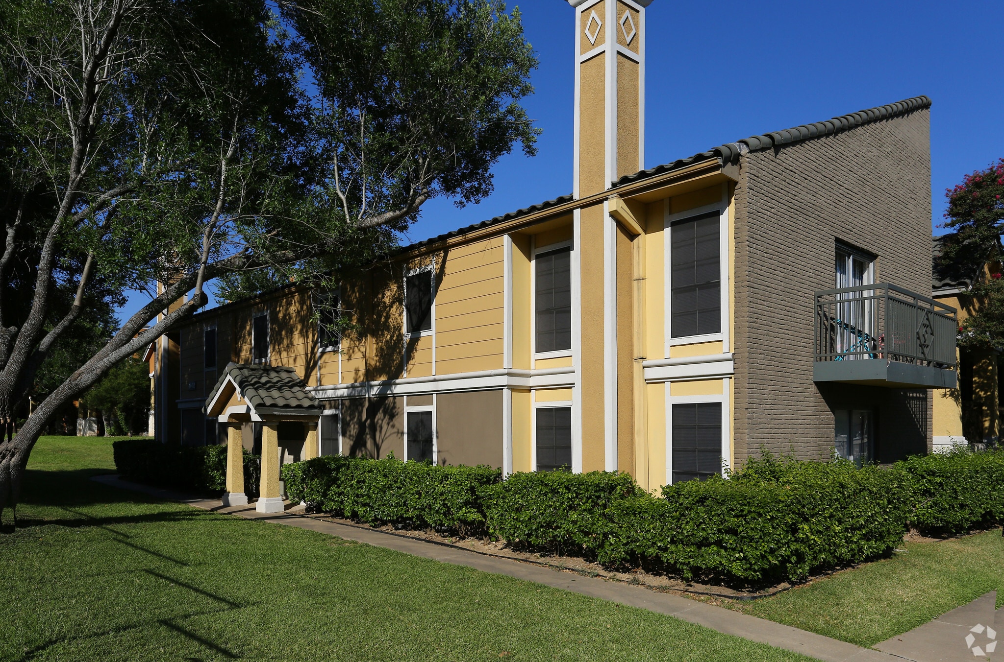 Point South And Bridge Hollow Apartments